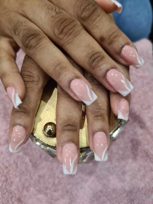 Pose ongle avec vernis permanent plus la déco