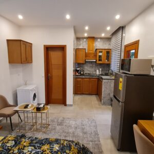 KBK Lodge - Appartement Rez-de-chaussée meublé Chambre Cuisine