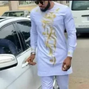 Tunique homme disponible en plusieurs tailles