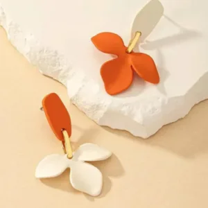 Boucles d'oreilles asymétriques en forme de fleurs